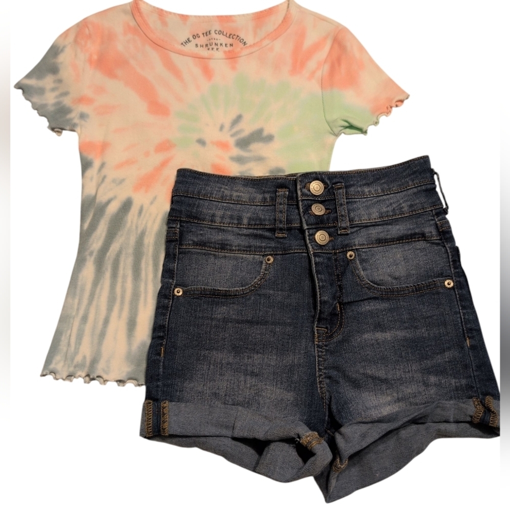 AERO  Jean Shorts & AERO Tie-Dye T-Shirt
